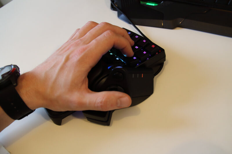 Wristsupport front Razer Tartarus Pro.JPG